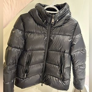 Moncler Seritte short down jacket